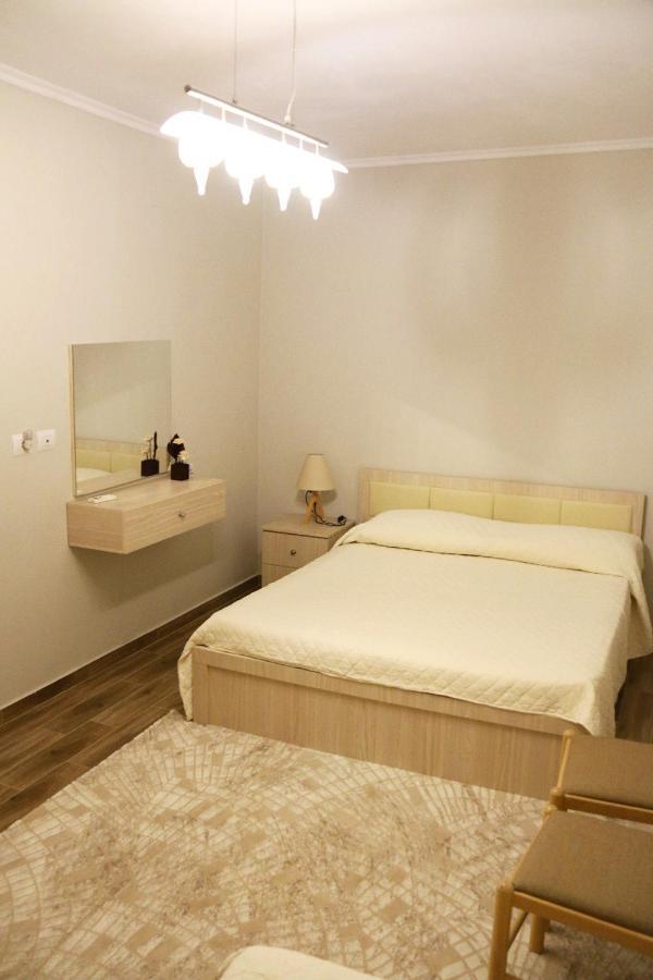 New Bazaar Arben'S Apartment Tirana Exterior photo